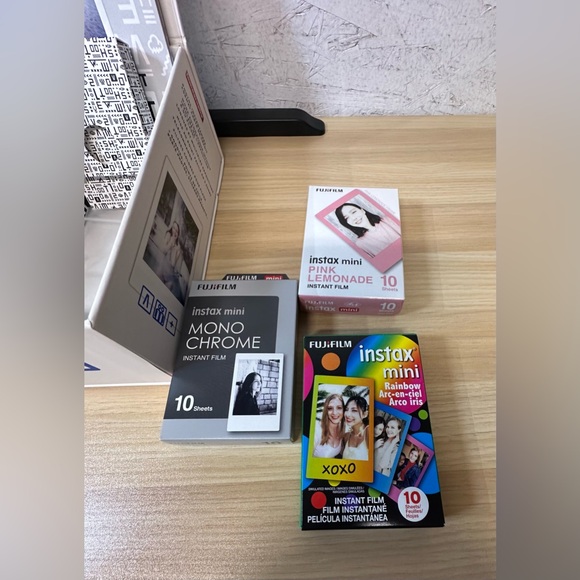 Lomography lomo instant Camera with film and accessories NIB - Picture 9 of 12